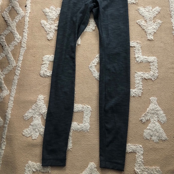 Heathered grey wunder under lululemon leggings - Picture 4 of 8